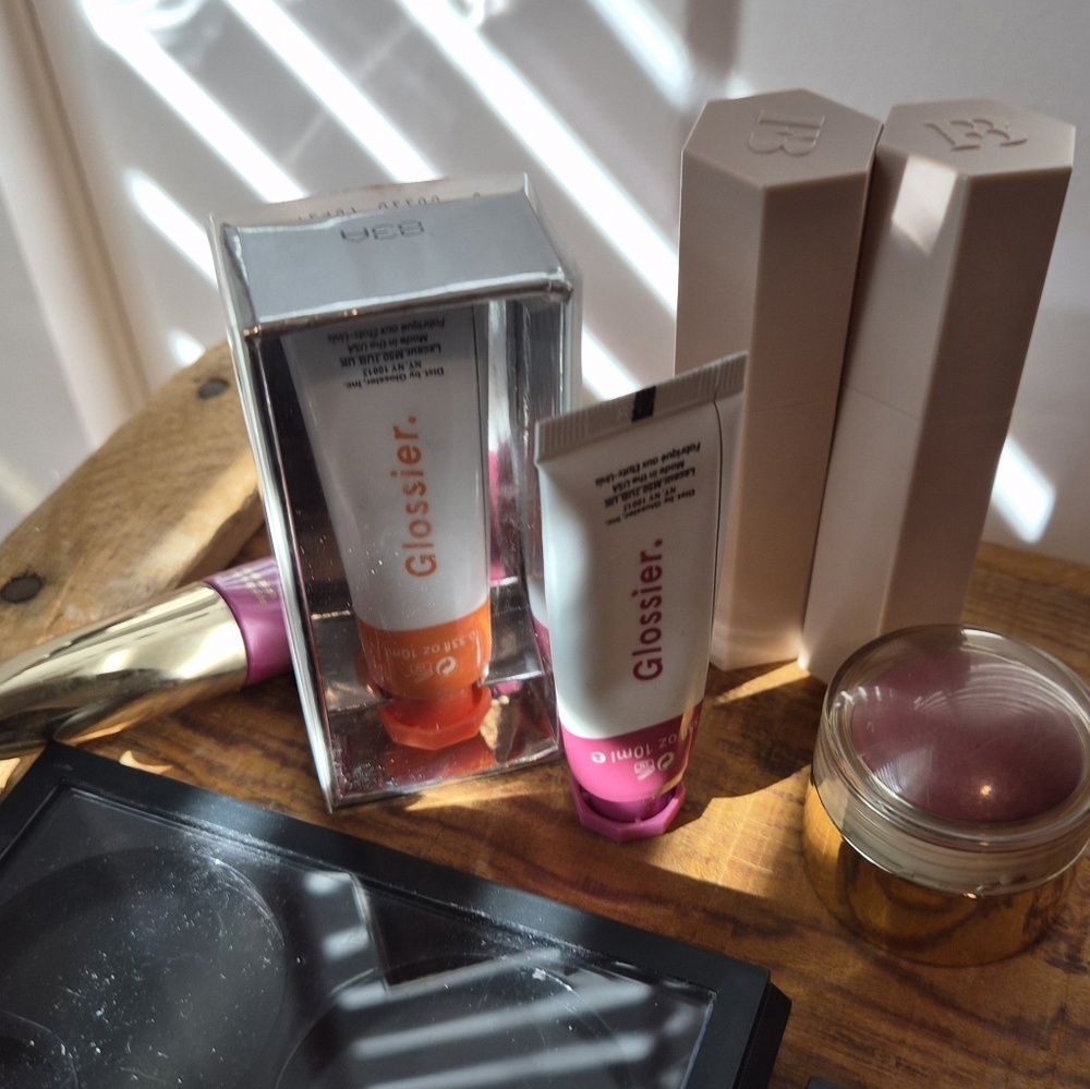 BLUSH HAUL! MAC, MILK, SAIE, LAWLESS, LYS ECT.. - Picture 6 of 11